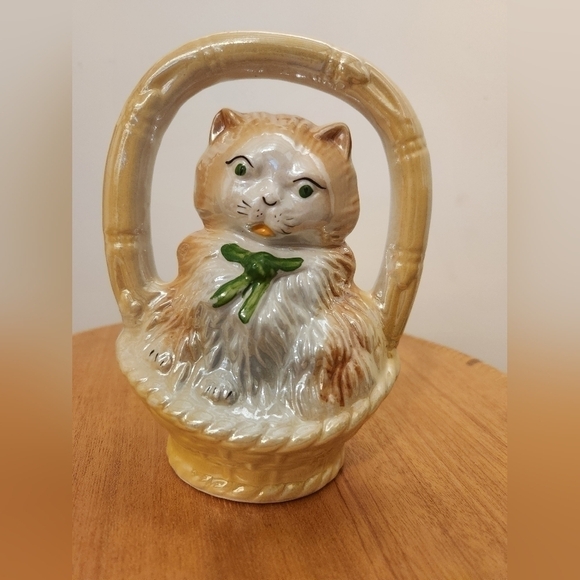 Lusterware Cat In Basket - Picture 4 of 6